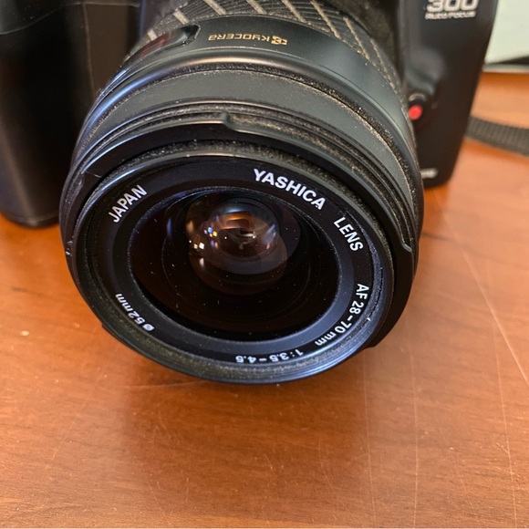 Yashica 300 Auto Focus Kyocera 35MM SLR FILM camera 28-70MM Zoom WORKING TESTED - Picture 3 of 7